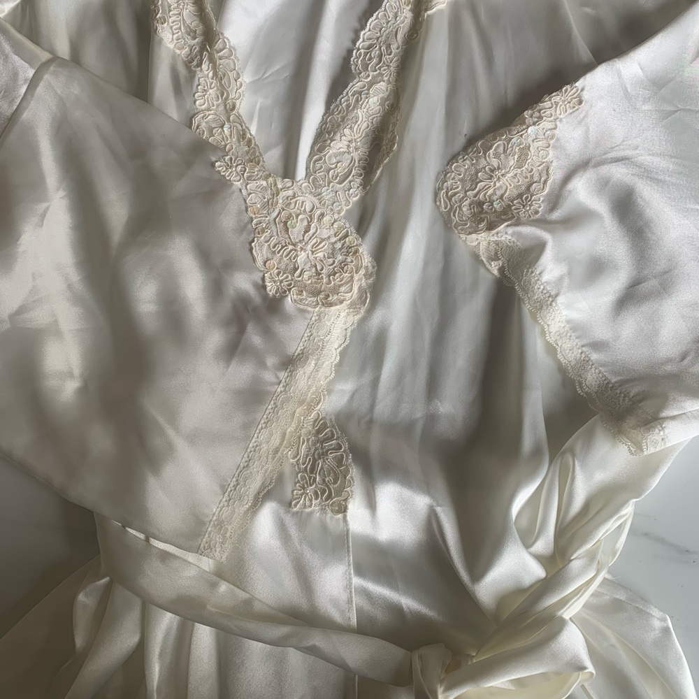 Victoria Secret Robe - Picture 3 of 5